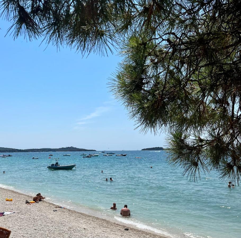 Apartment Sunrise Fuer 6 Personen In Pula-Stinjan Zewnętrze zdjęcie